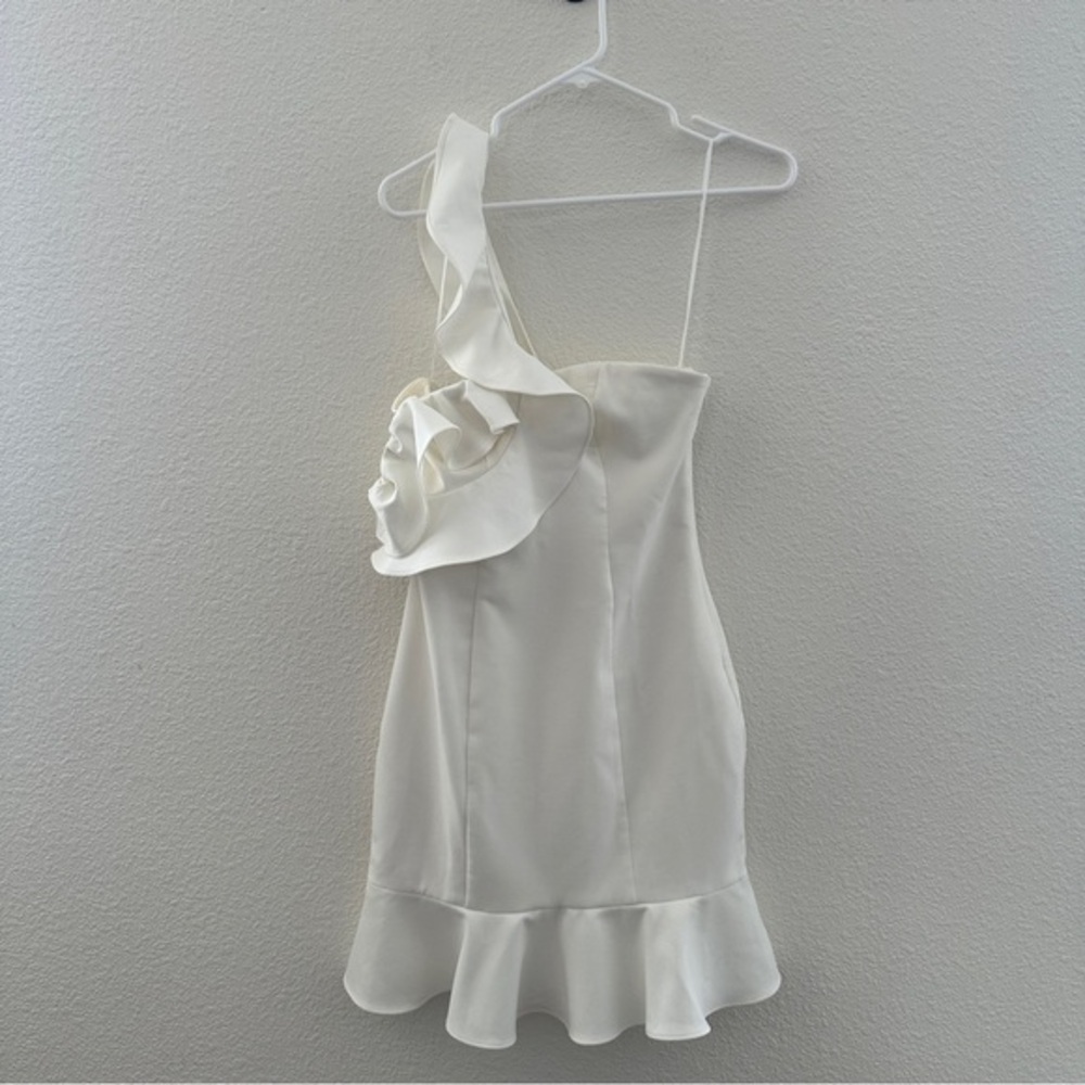 LIKELY Ruffled Mini Dress Women 4 White One Shoulder Flounce Hem - Picture 3 of 11